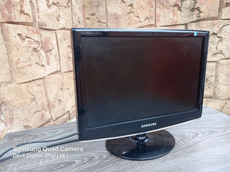 Tested & Working - 17-inch Samsung LCD SyncMaster Monitor Only (733NW) - Res: 1440 x 900 - VGA Port