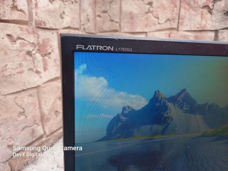 Tested & Working - 17-inch LG Flatron LCD Monitor Only (L1750SQ) - Res: 1280 x 1024 - VGA Port