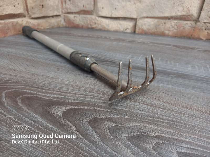 Compact Silver Garden Rake  Extendable Design for Easy Gardening - Durable Silver Finish