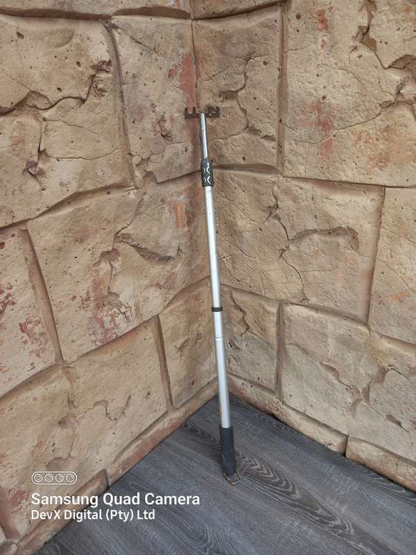 Compact Silver Garden Rake  Extendable Design for Easy Gardening - Durable Silver Finish