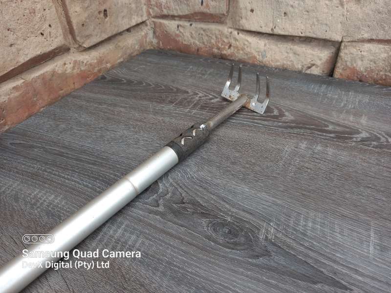 Compact Silver Garden Rake  Extendable Design for Easy Gardening - Durable Silver Finish