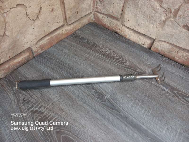 Compact Silver Garden Rake  Extendable Design for Easy Gardening - Durable Silver Finish