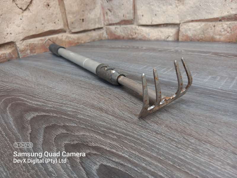 Compact Silver Garden Rake  Extendable Design for Easy Gardening - Durable Silver Finish