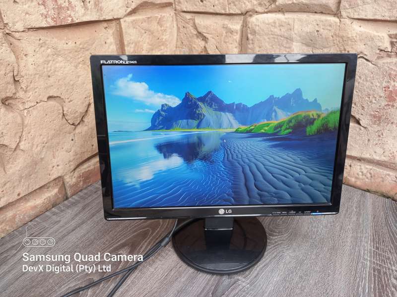 Tested & Working - 19-inch LG Flatron Monitor Only (W1942S) - Res: 1440 x 900 - VGA Port