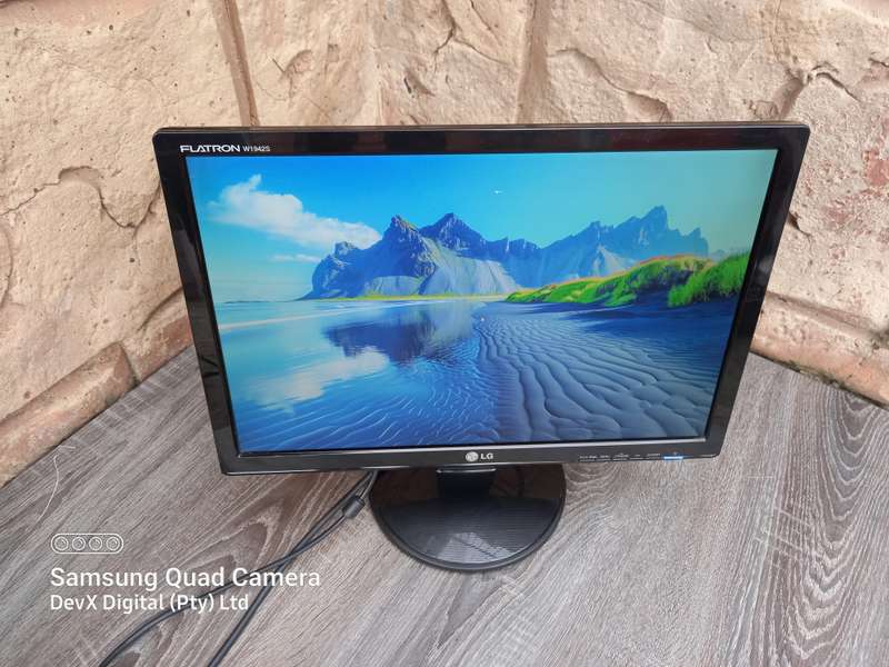 Tested & Working - 19-inch LG Flatron Monitor Only (W1942S) - Res: 1440 x 900 - VGA Port