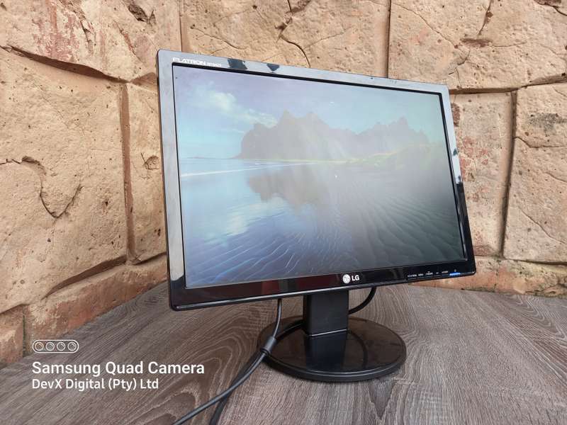 Tested & Working - 19-inch LG Flatron Monitor Only (W1942S) - Res: 1440 x 900 - VGA Port