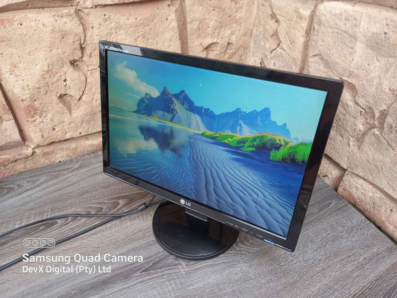 Tested & Working - 19-inch LG Flatron Monitor Only (W1942S) - Res: 1440 x 900 - VGA Port