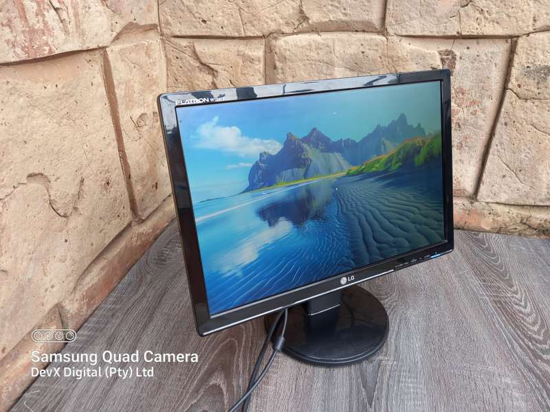 Tested & Working - 19-inch LG Flatron Monitor Only (W1942S) - Res: 1440 x 900 - VGA Port