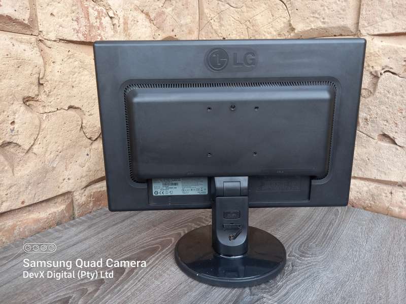 Tested & Working - 19-inch LG Flatron Monitor Only (W1942S) - Res: 1440 x 900 - VGA Port
