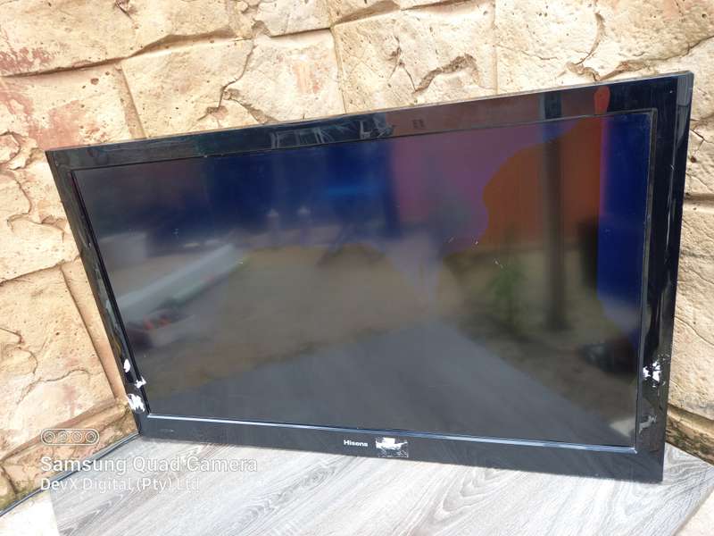 Hisense 42" Full HD LCD TV (LCD42V78P) - Black - Powers On - Power Board Works - Screen Cracked