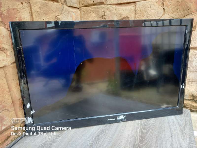 Hisense 42" Full HD LCD TV (LCD42V78P) - Black - Powers On - Power Board Works - Screen Cracked