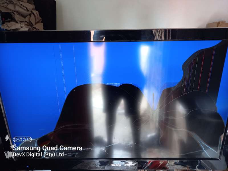 Hisense 42" Full HD LCD TV (LCD42V78P) - Black - Powers On - Power Board Works - Screen Cracked
