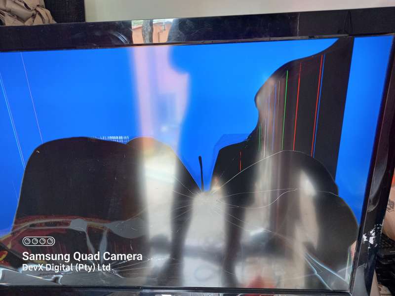 Hisense 42" Full HD LCD TV (LCD42V78P) - Black - Powers On - Power Board Works - Screen Cracked