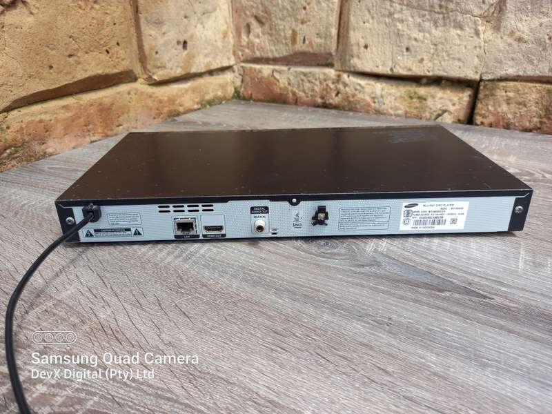 Samsung BD-E5500 3D SMART Blu-ray Player + Remote + FREE HDMI Cable + 3 FREE DVDs - Fully Functional