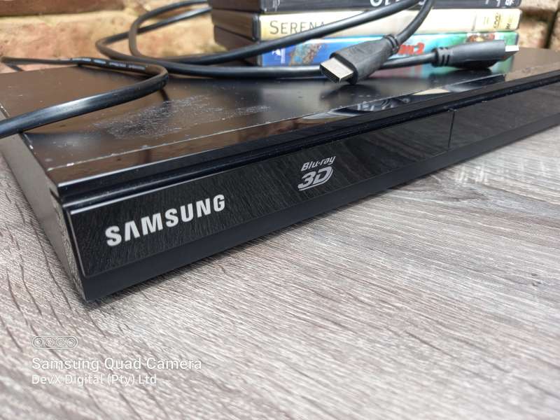 Samsung BD-E5500 3D SMART Blu-ray Player + Remote + FREE HDMI Cable + 3 FREE DVDs - Fully Functional