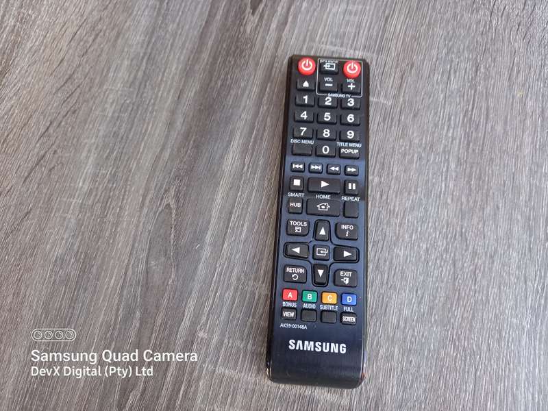 Samsung BD-E5500 3D SMART Blu-ray Player + Remote + FREE HDMI Cable + 3 FREE DVDs - Fully Functional