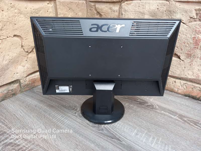 20-inch Acer V203H LCD Monitor - Verified To Power On - Flickering Display (Screen Not Cracked)