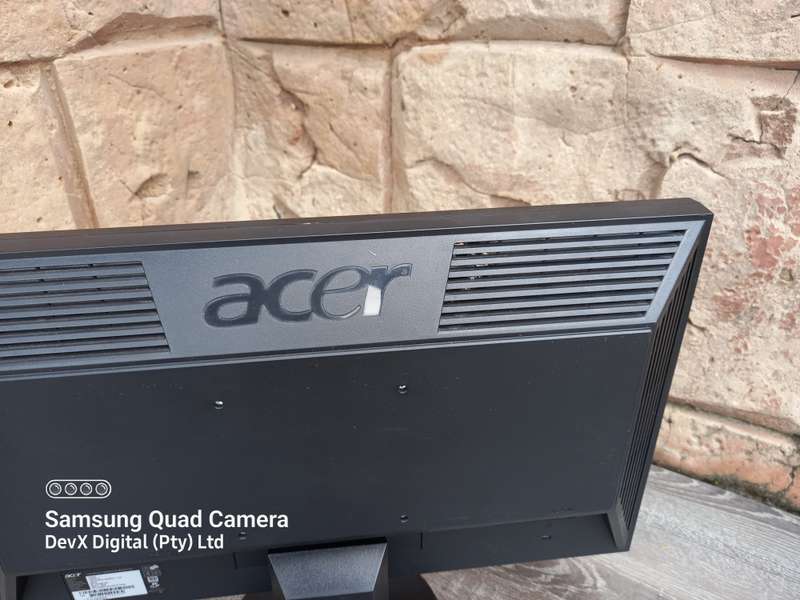 20-inch Acer V203H LCD Monitor - Verified To Power On - Flickering Display (Screen Not Cracked)