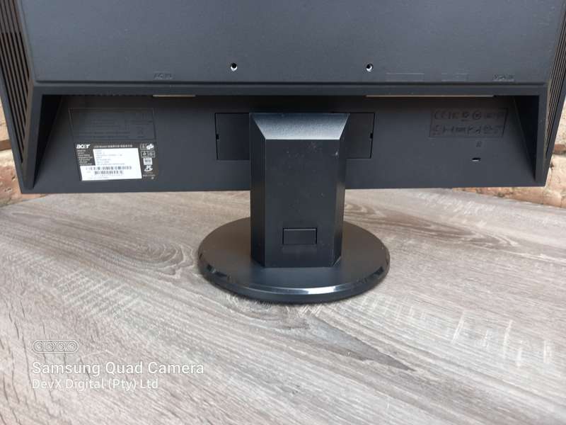 20-inch Acer V203H LCD Monitor - Verified To Power On - Flickering Display (Screen Not Cracked)