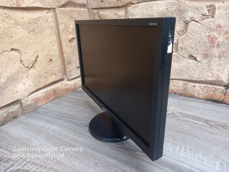 20-inch Acer V203H LCD Monitor - Verified To Power On - Flickering Display (Screen Not Cracked)