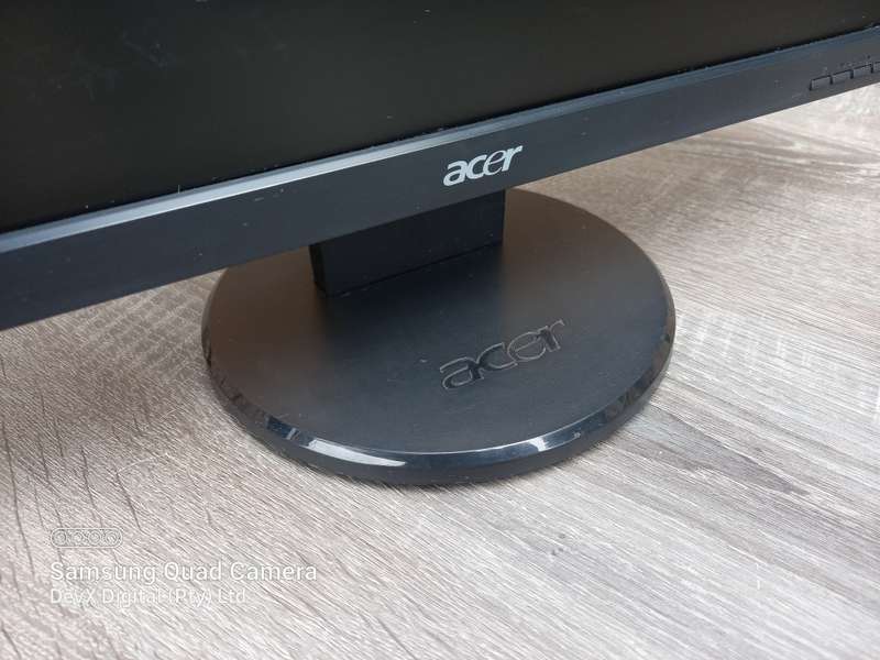 20-inch Acer V203H LCD Monitor - Verified To Power On - Flickering Display (Screen Not Cracked)