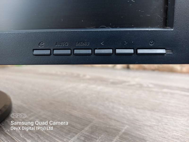 20-inch Acer V203H LCD Monitor - Verified To Power On - Flickering Display (Screen Not Cracked)