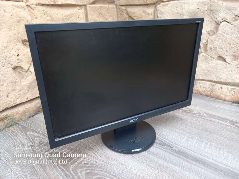 20-inch Acer V203H LCD Monitor - Verified To Power On - Flickering Display (Screen Not Cracked)