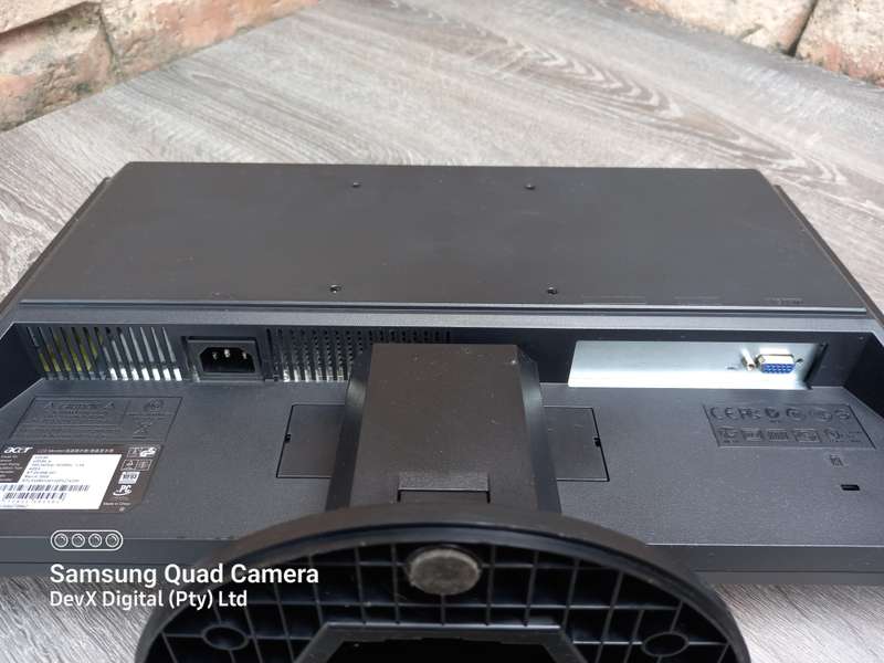 20-inch Acer V203H LCD Monitor - Verified To Power On - Flickering Display (Screen Not Cracked)