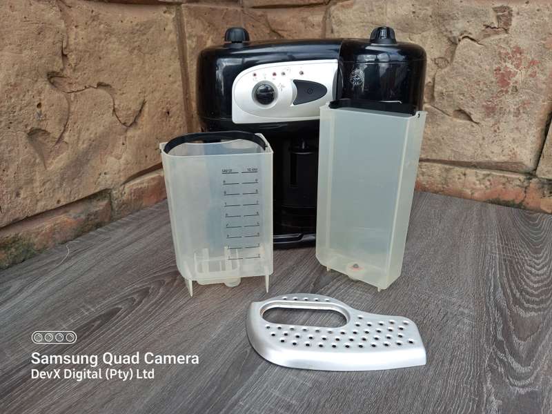 DeLonghi Espresso Coffee Machine - Model: BCO261B - Powers On & Partially Tested, Produces Hot Water