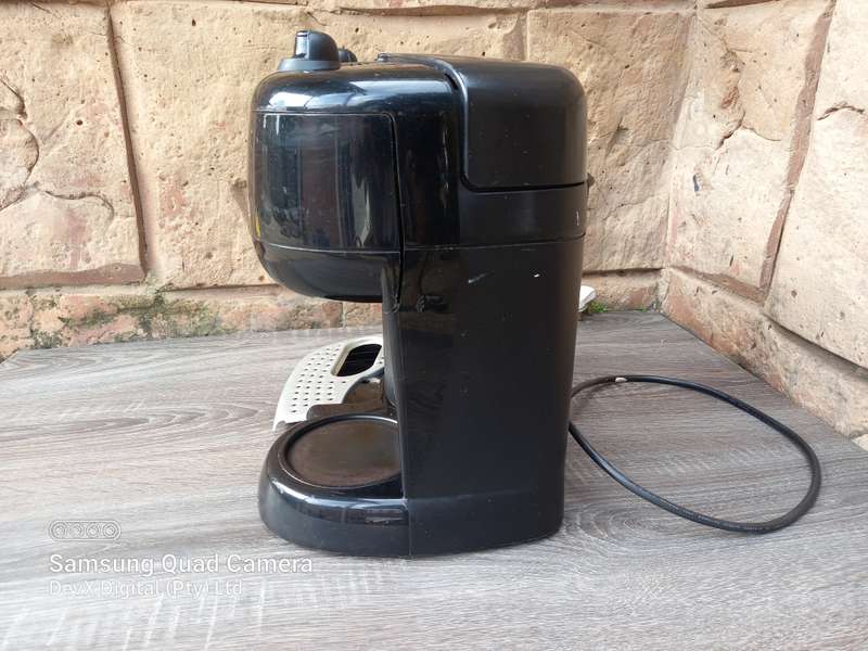 DeLonghi Espresso Coffee Machine - Model: BCO261B - Powers On & Partially Tested, Produces Hot Water