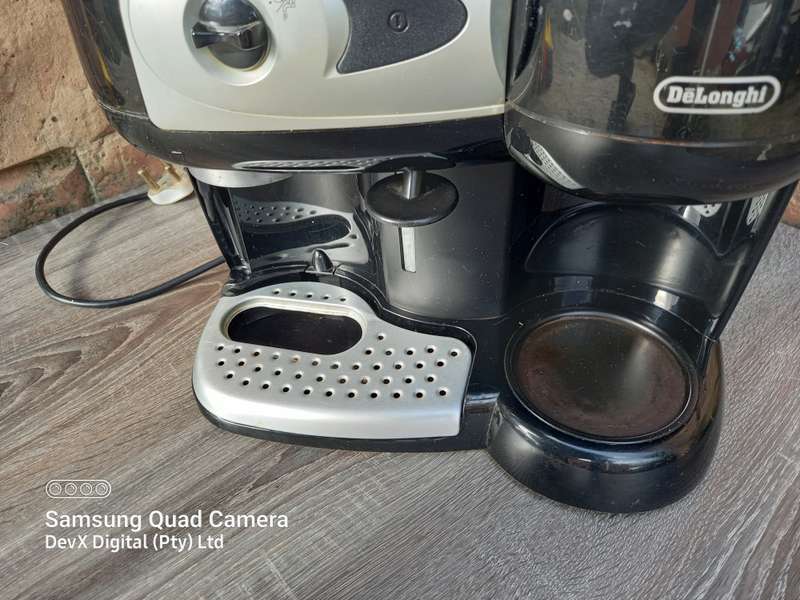 DeLonghi Espresso Coffee Machine - Model: BCO261B - Powers On & Partially Tested, Produces Hot Water