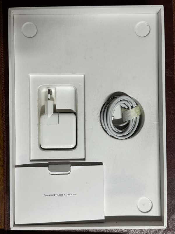 ***LOOK*** Macbook Air M1 in great condition