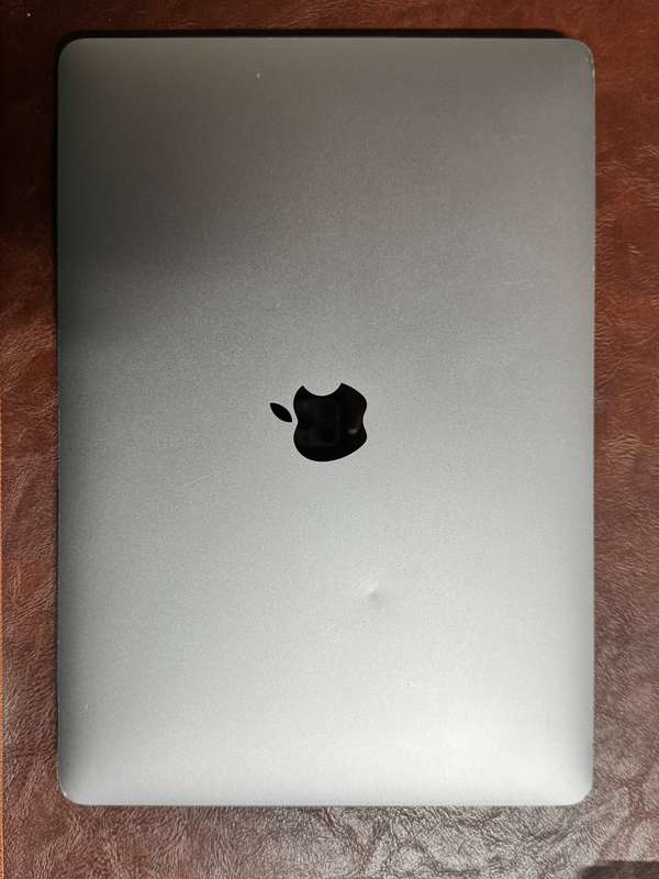 ***LOOK*** Macbook Air M1 in great condition