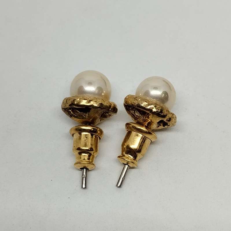 White Pearl Earrings with Pouch #F0078
