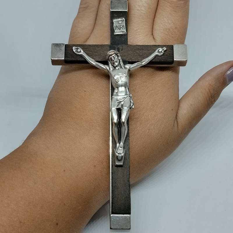 Beautiful Italian wood and Metal Crucifix Necklace #F0085