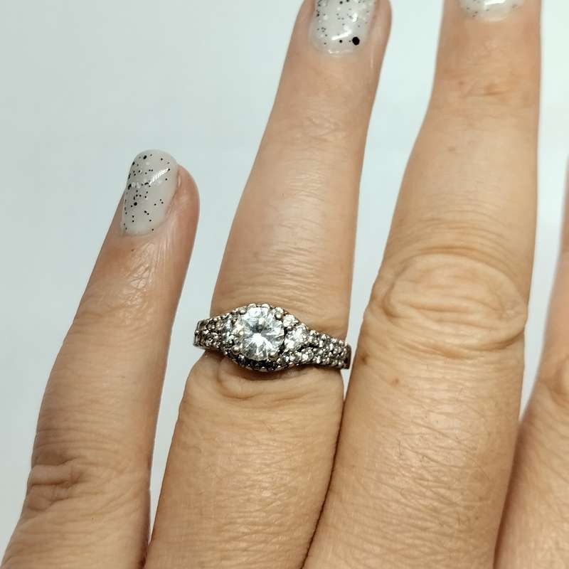 Sterling Silver Ring with Round Cut Cubic Zirconia #S0049