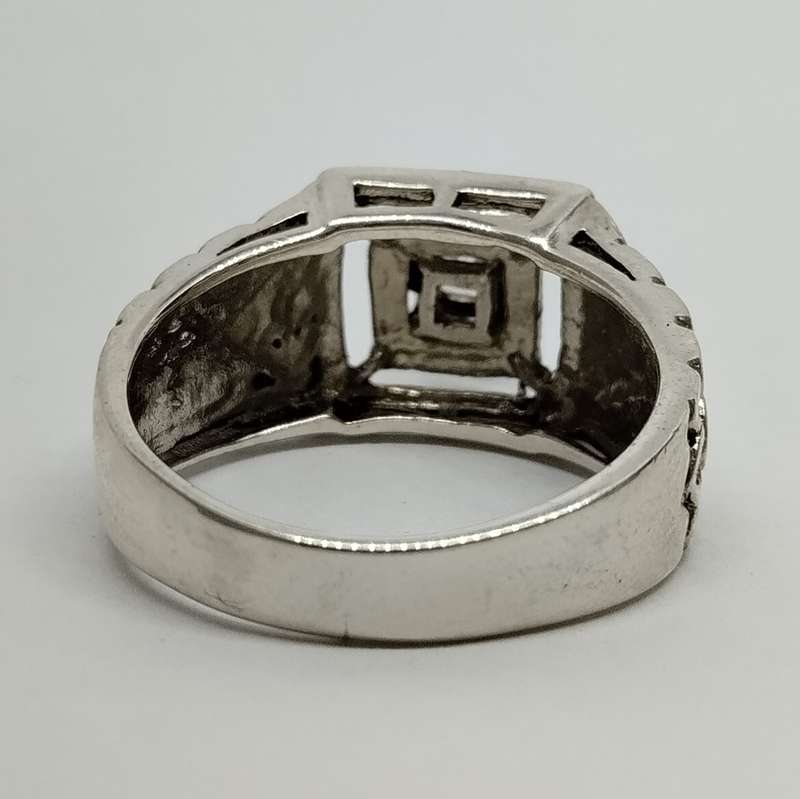 Sterling Silver Ring with Beautiful Details #S0050