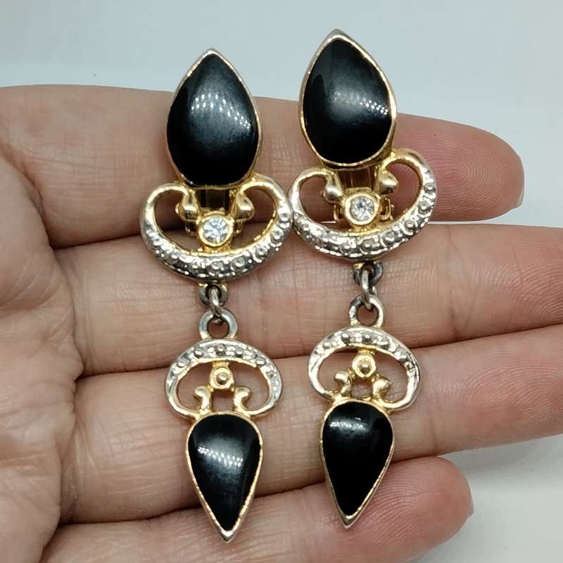 Tear Drop Black and Gold Clip on Earrings #F0089