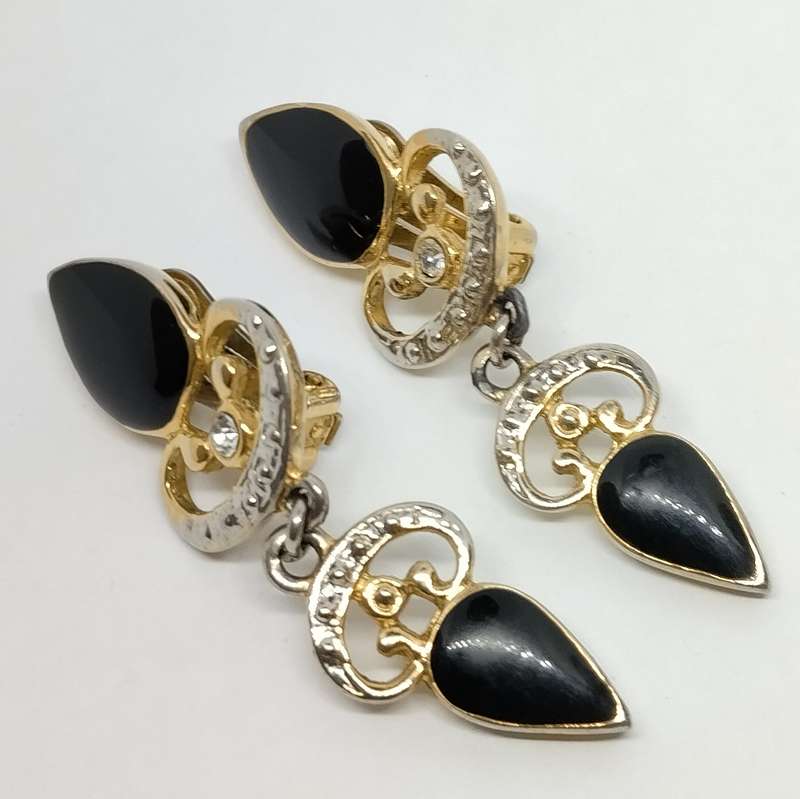Tear Drop Black and Gold Clip on Earrings #F0089
