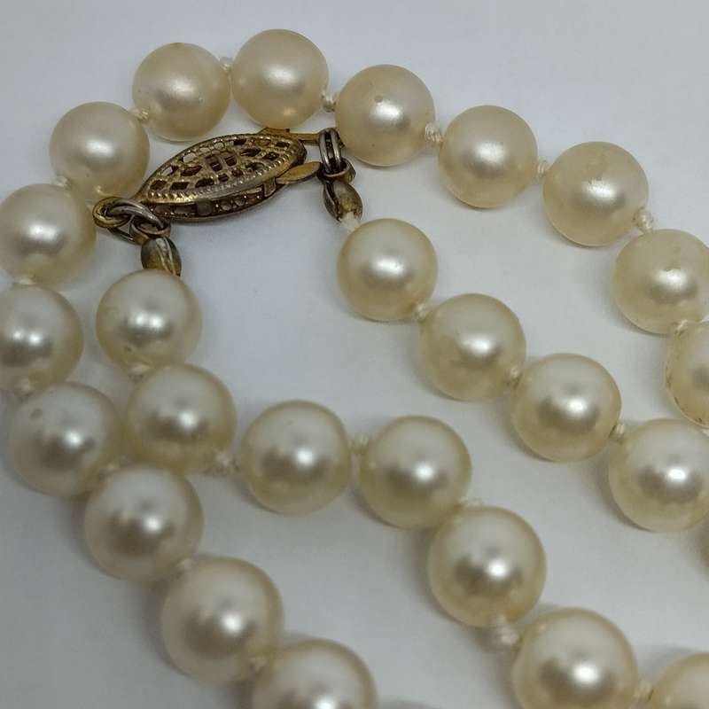 Vintage Imitation Pearl Necklace in Pouch #F0109