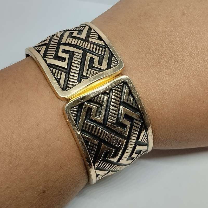Black and Gold Front Clip Costume Jewelry Bracelet #F0105