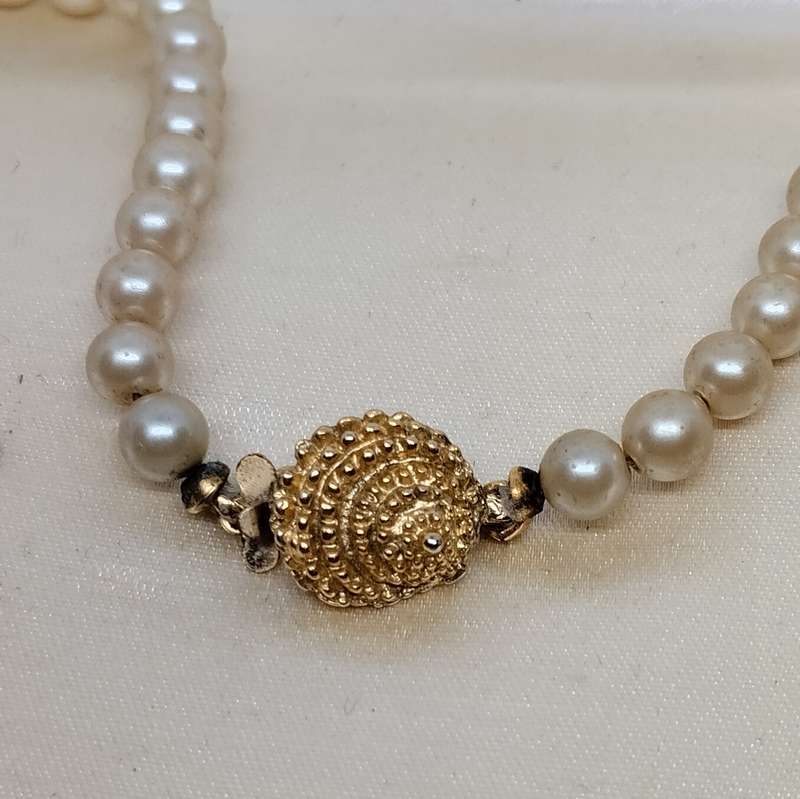 Richelieu Imitation Pearl Necklace in Velvet Box #F0124