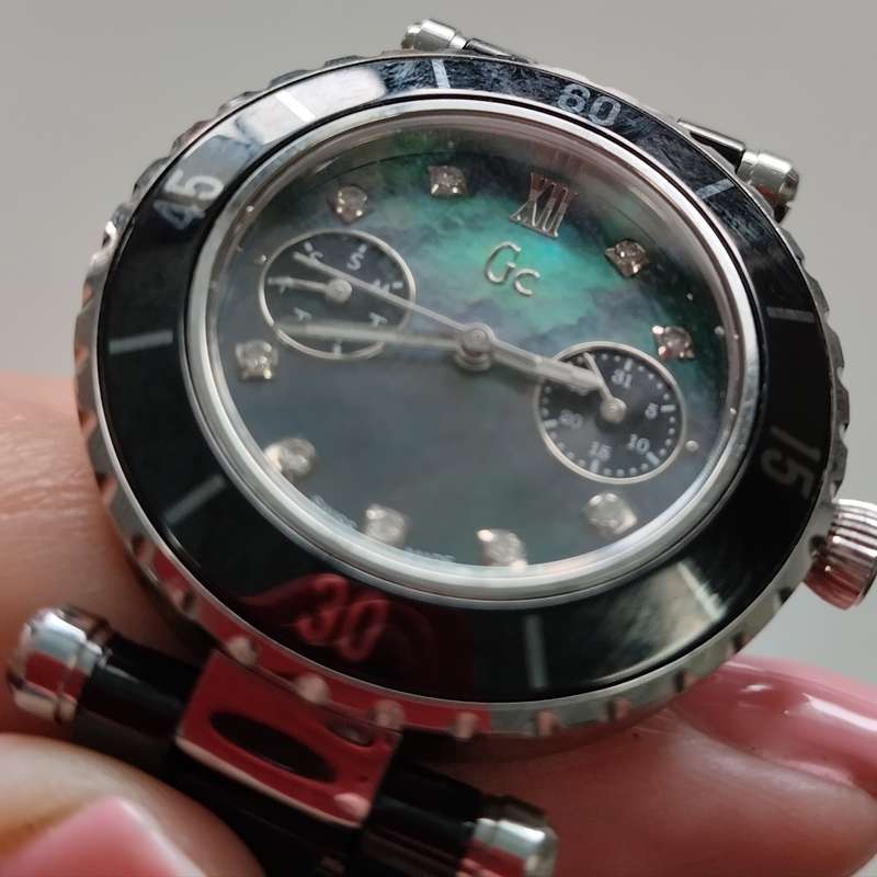 Guess Collection Black Ceramic Diamond Ladies Watch with Box and Extra Links #W0129