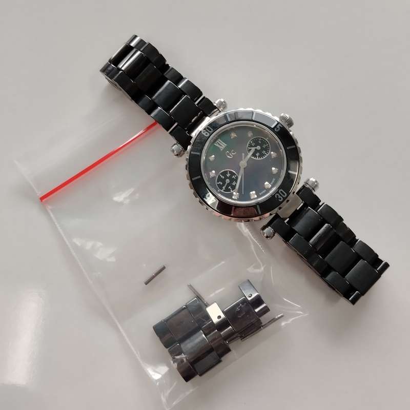 Guess Collection Black Ceramic Diamond Ladies Watch with Box and Extra Links #W0129