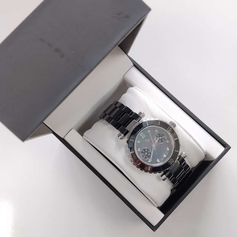 Guess Collection Black Ceramic Diamond Ladies Watch with Box and Extra Links #W0129