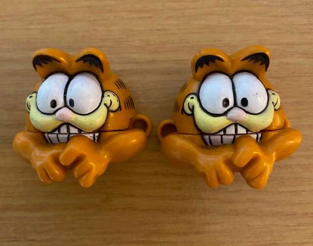 VINTAGE GARFIELD 1978 BOW BITERS