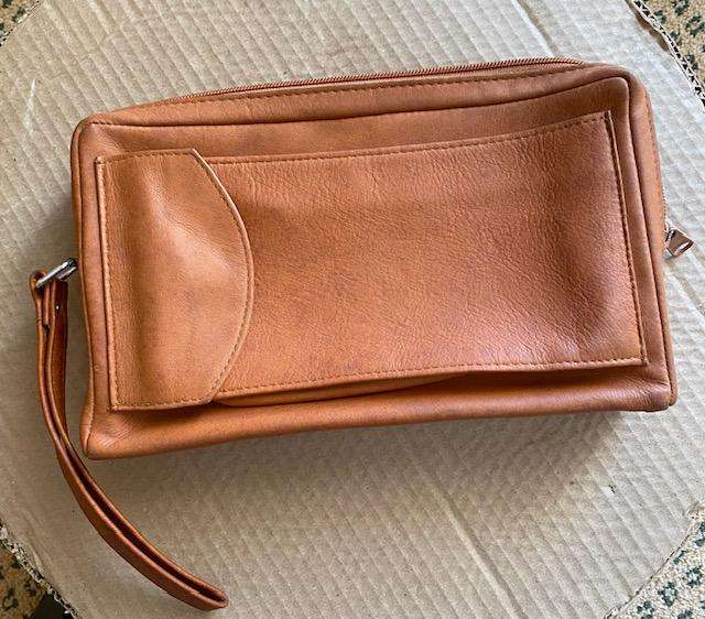 GENUINE LEATHER BUSBY UNISEX WALLET