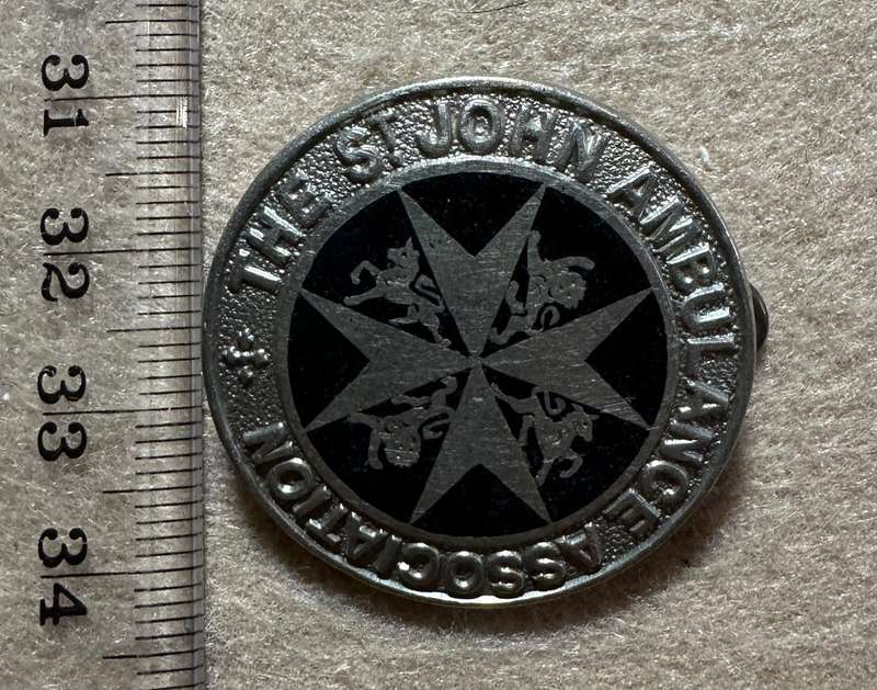 Rhodesian ST JOHNS - BERET BADGE METAL, Registered at St Johns Gate, London
