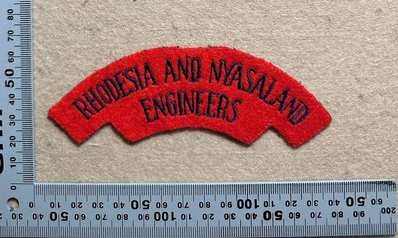 RHODESIA AND NYASALAND ENGINEERS SHOULDER FLASH - VARIATION