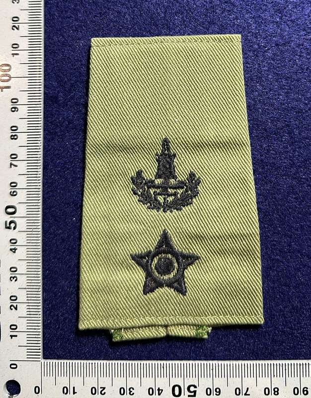 Rhodesian Guard Force - OFFICERS RANK - SINGLE SLIP ON SENIOR COMMANDANT